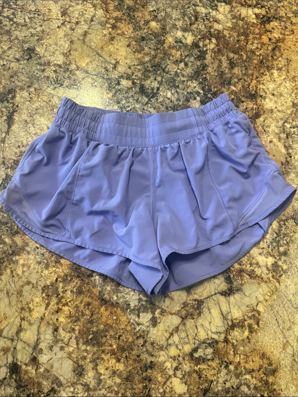 Lululemon hotty hot low rise 2.5” Women’s Lavender Shorts